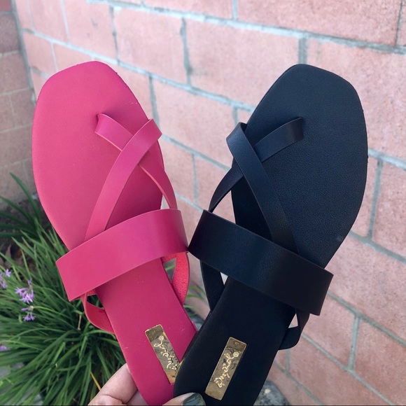 ⬇️ Criss Cross Strappy Slide Sandal in Black - Picture 7 of 7